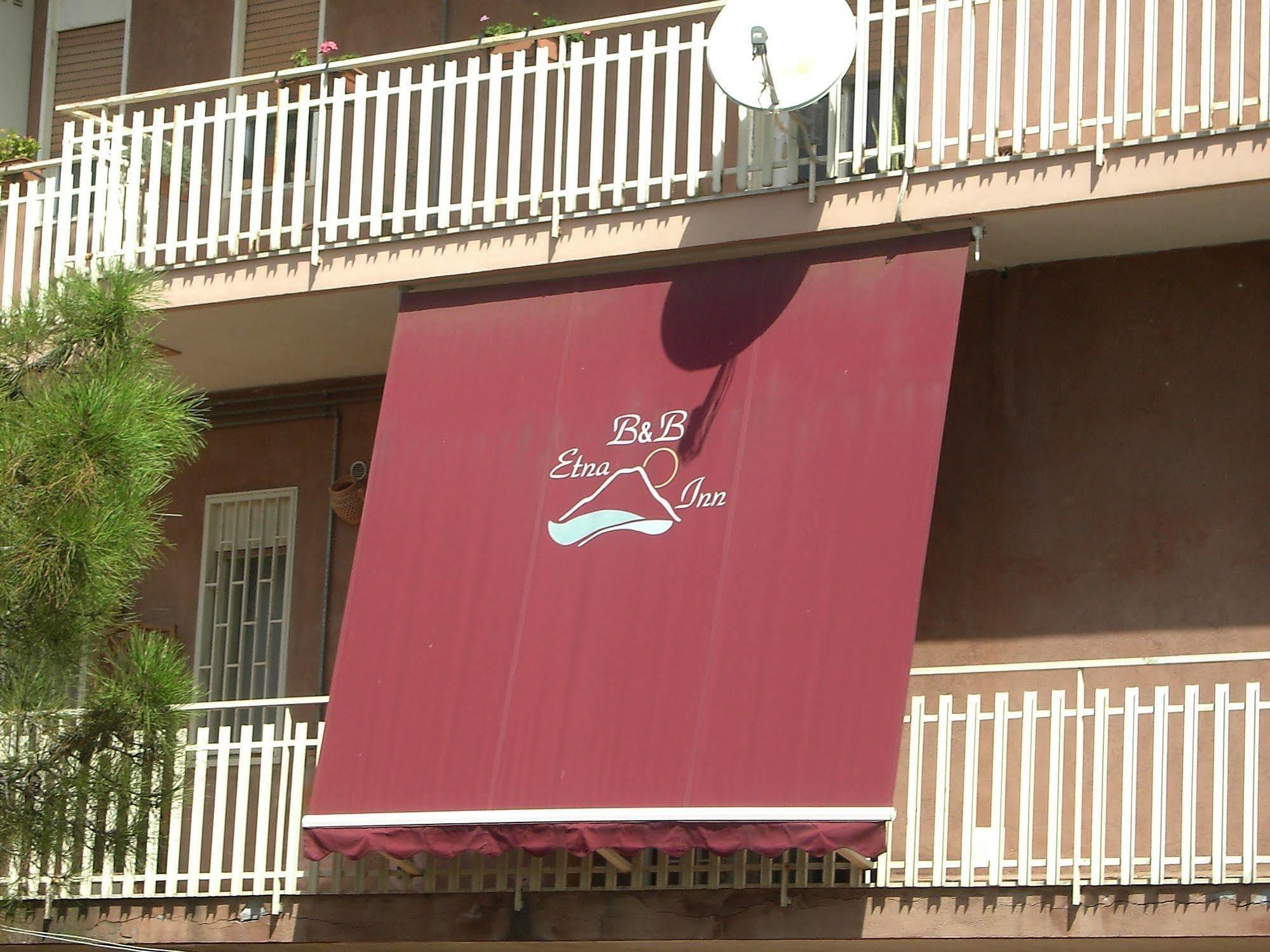 Etna Inn Motta SantʼAnastasia Exteriör bild